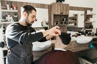 TAGLIO CLASSICO/A PELLE+ SAGOMATURA BARBA
