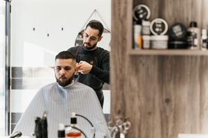 TAGLIO CLASSICO/A PELLE + RASATURA BARBA